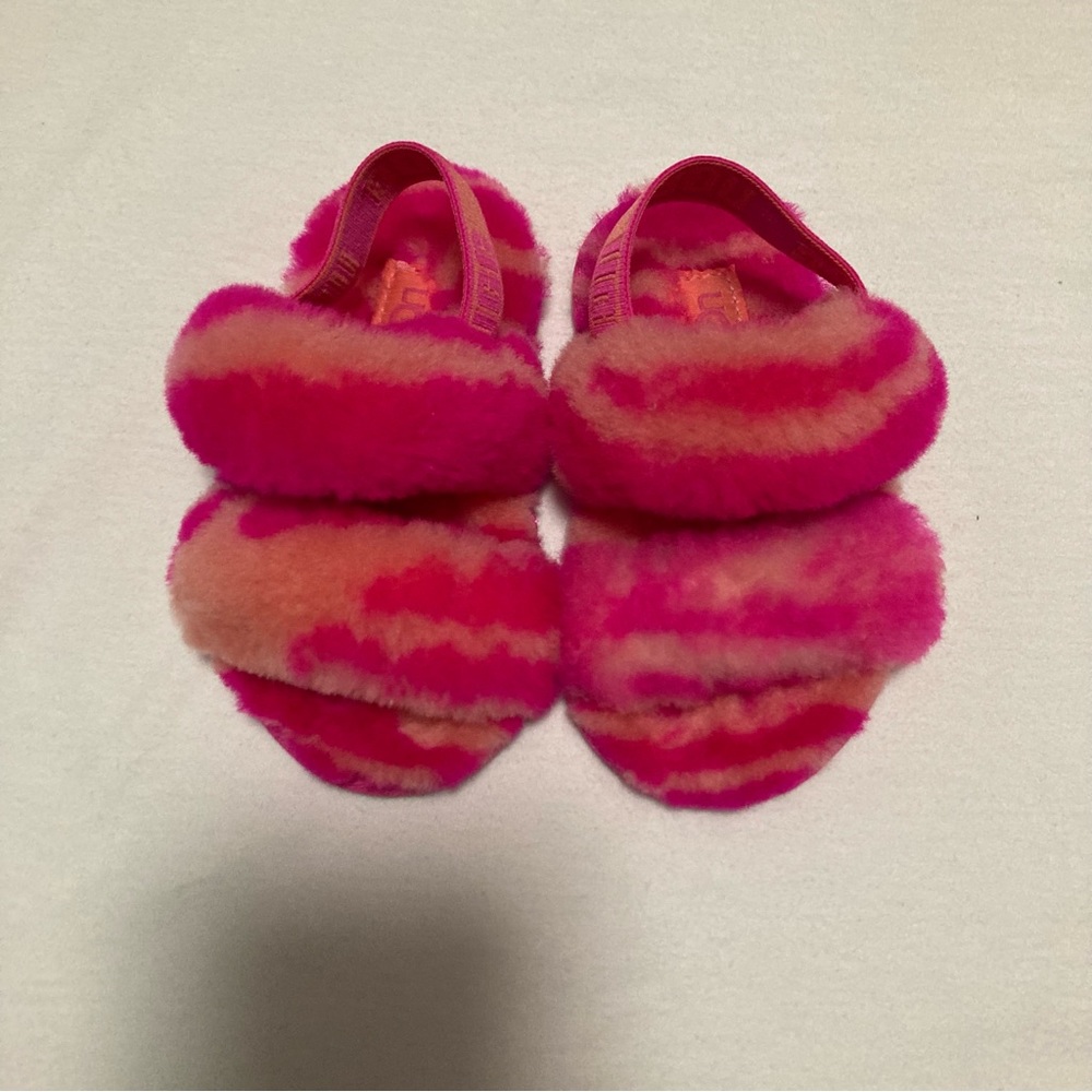 Ugg toddler slippers in size 6, color marble pink
